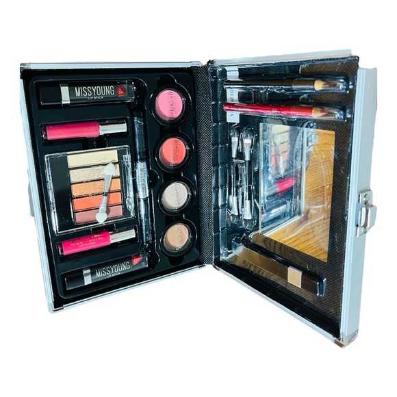 Makeup Kit Women Make-up Eyeshadow Compact Professional Miss Eye Shadow. - Picture 1 of 5